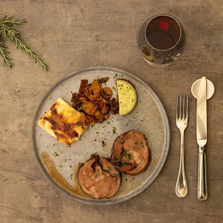 Logis La Ferme De Flaran Hotel