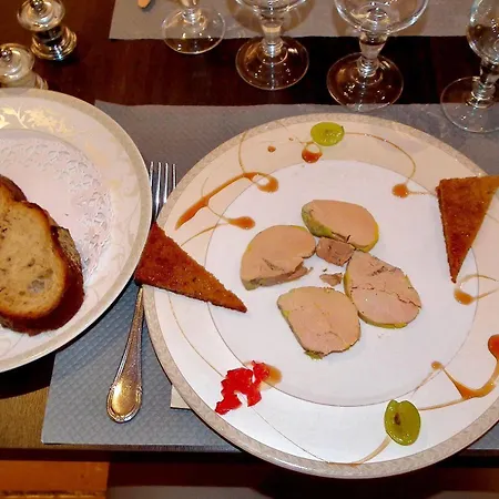 Hotel Logis La Ferme De Flaran 3*