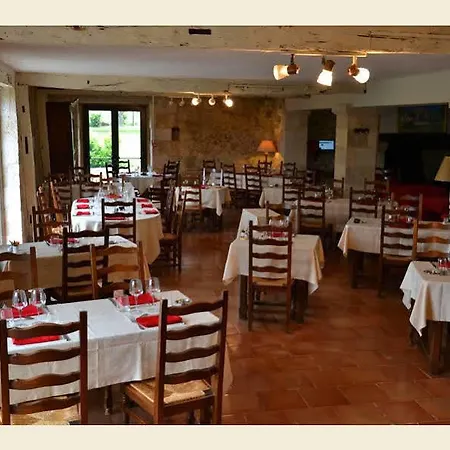 Logis La Ferme De Flaran ホテル Maignaut