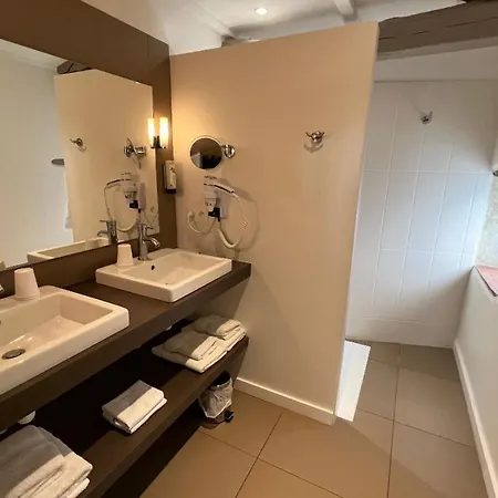 Hotel Logis La Ferme De Flaran 3*