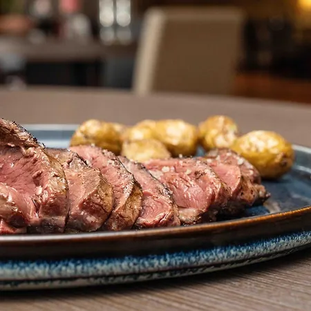 Hotel Logis La Ferme De Flaran 3*