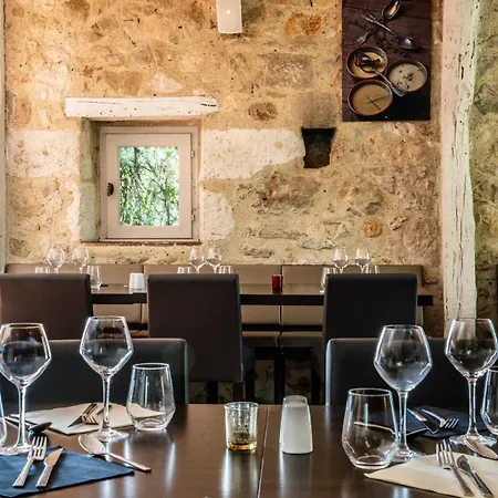 Logis La Ferme De Flaran