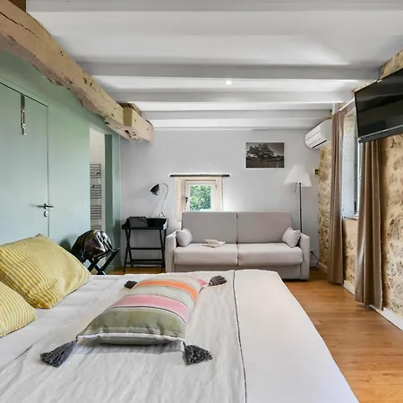 Logis La Ferme De Flaran 3*