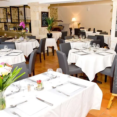 Logis La Ferme De Flaran 3*