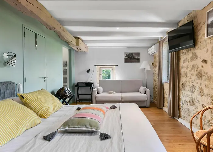 Logis La Ferme De Flaran 3*