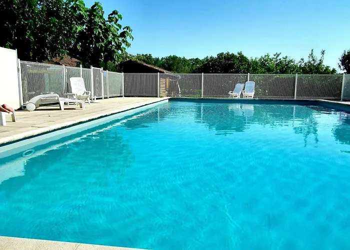 Logis La Ferme De Flaran 3*